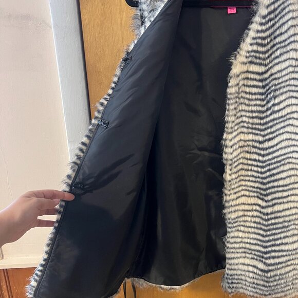 Betsey Johnson Zebra Print Faux Fur Sleeveless Vest w/ Tie Waist & Pockets Large - Picture 5 of 7